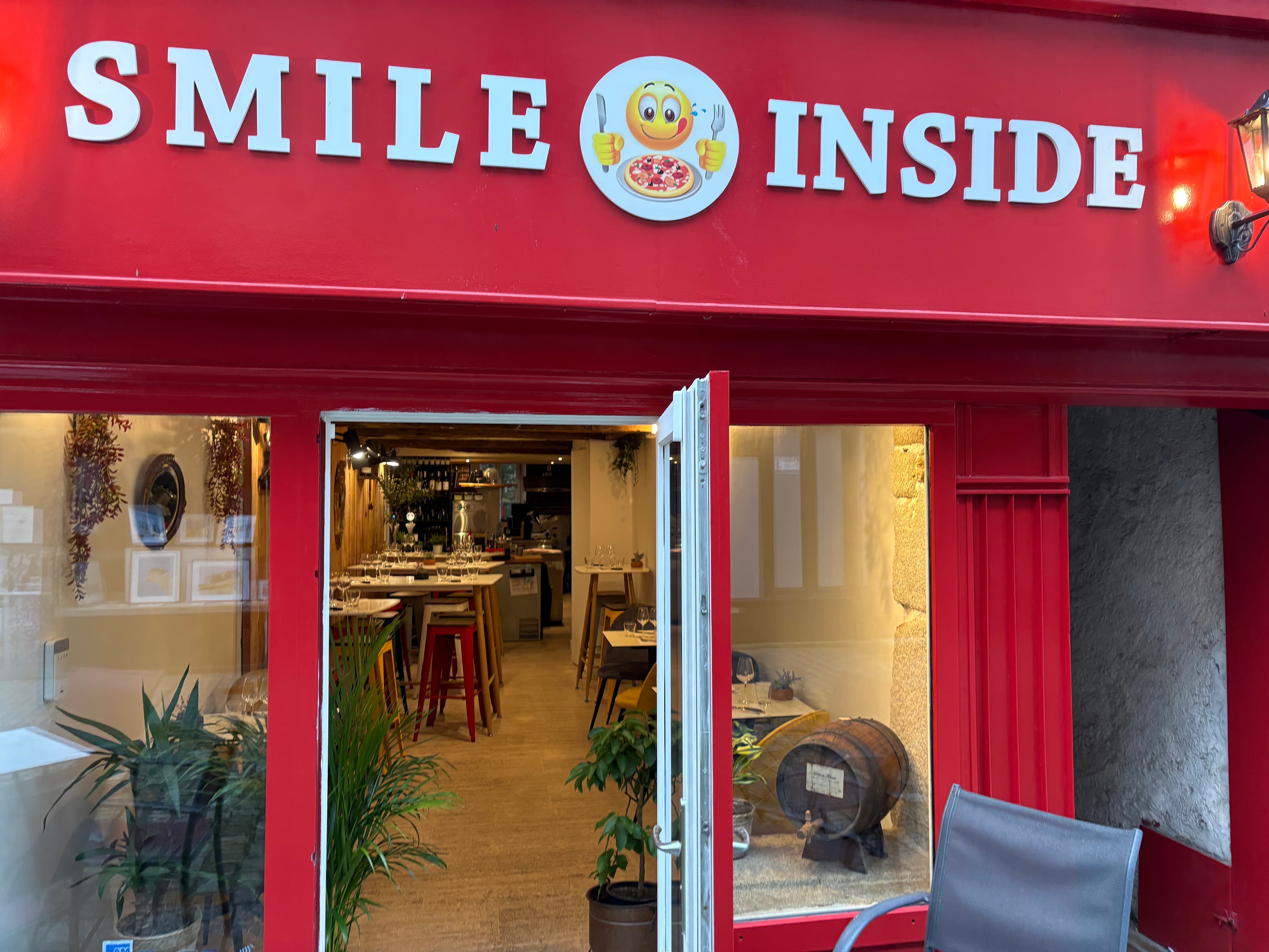 Façade de la pizzeria Smile Inside à Quimper